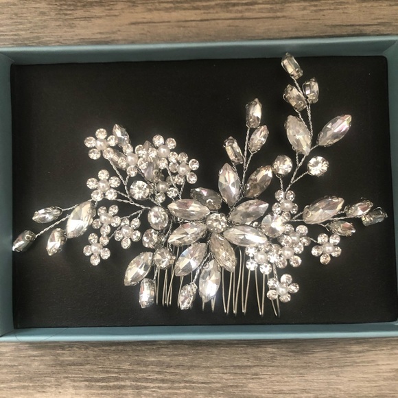 Beautiful Crystal Hair Piece! - Picture 2 of 3